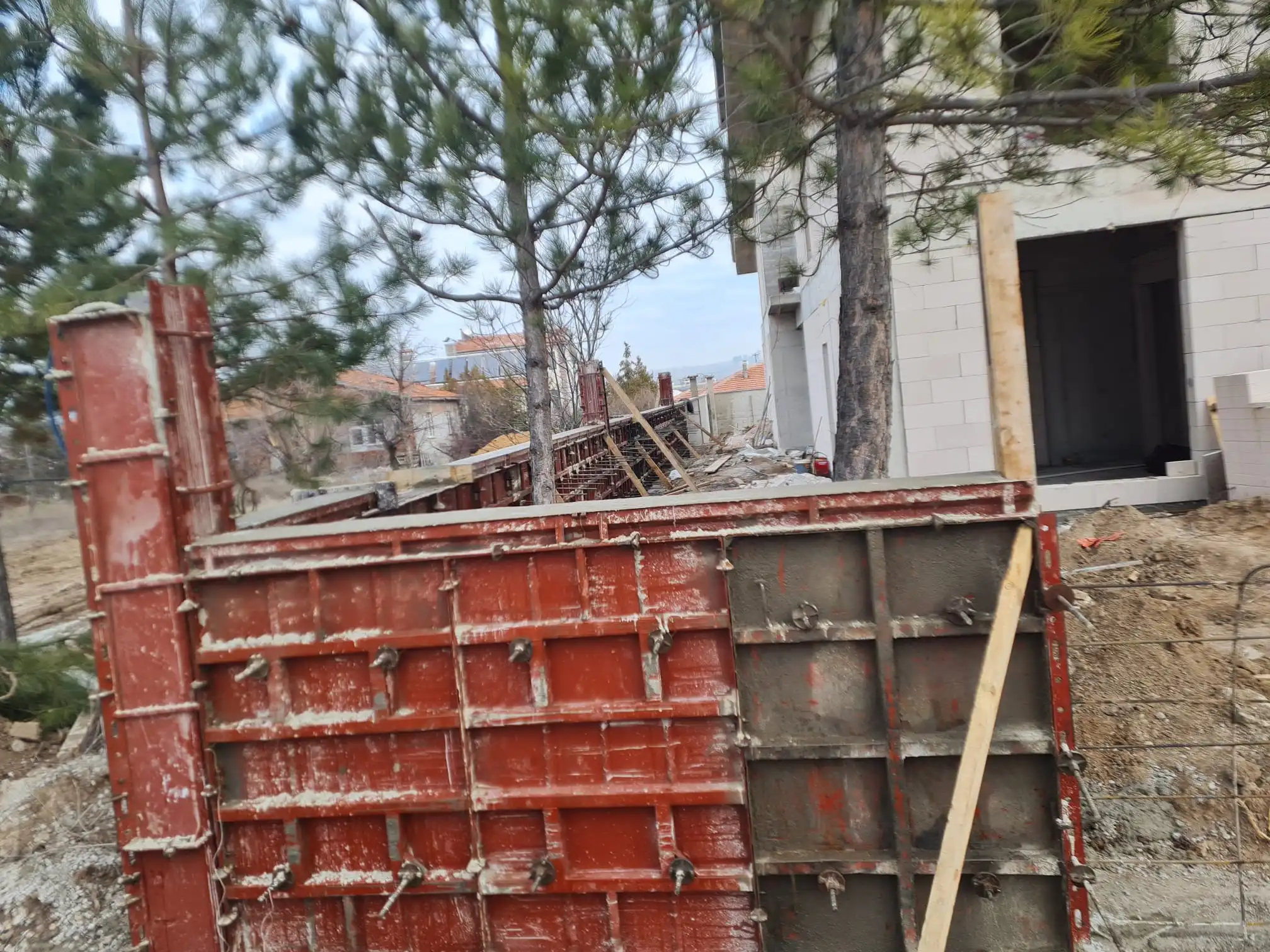 Çankaya’da Çiçek Desenli Bahçe Duvarı